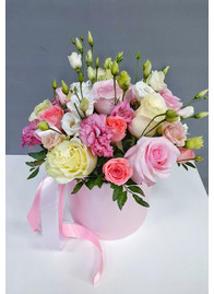 Кутия с цветя в розово